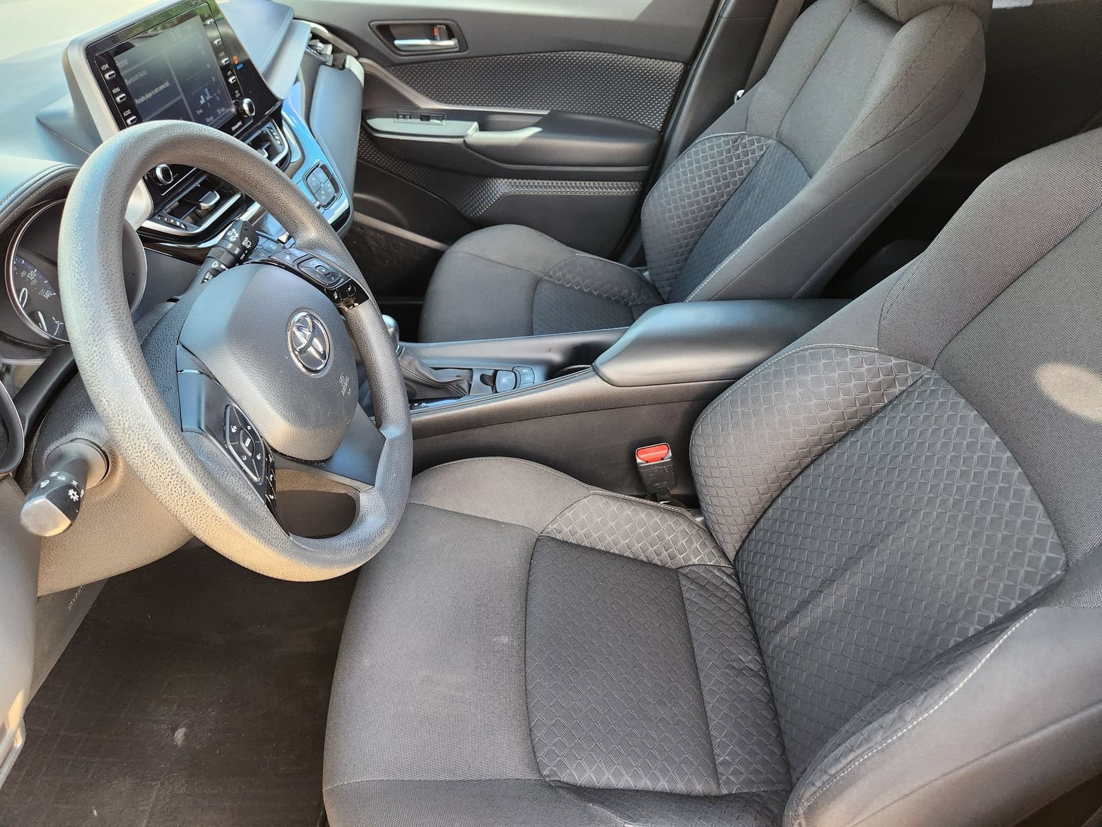 Used 2021 Toyota C-HR LE FWD image 17