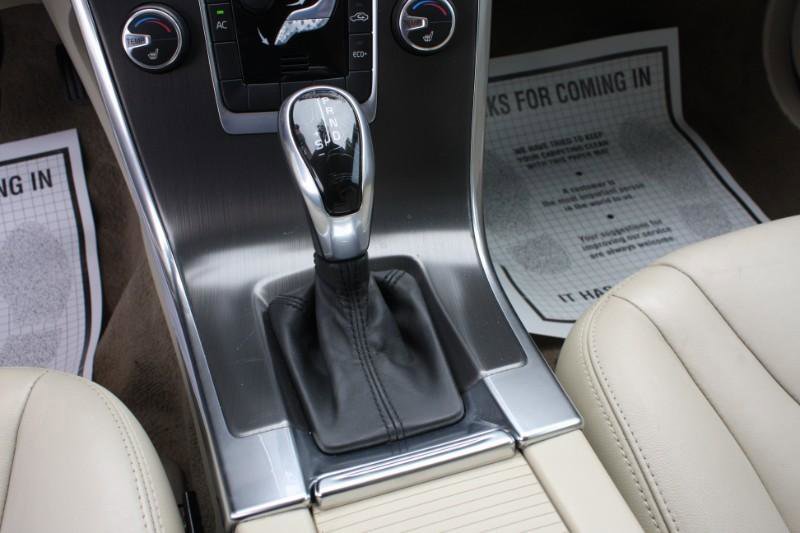 Used 2015 Volvo XC60 T6 w/ Protection Package AWD/4WD image 26