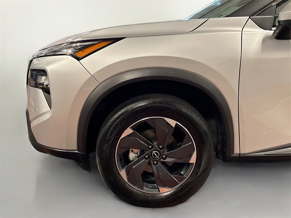 Used 2024 Nissan Rogue SV image 11