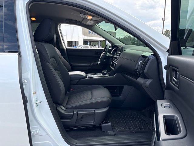 Used 2025 Nissan Pathfinder SV FWD image 20