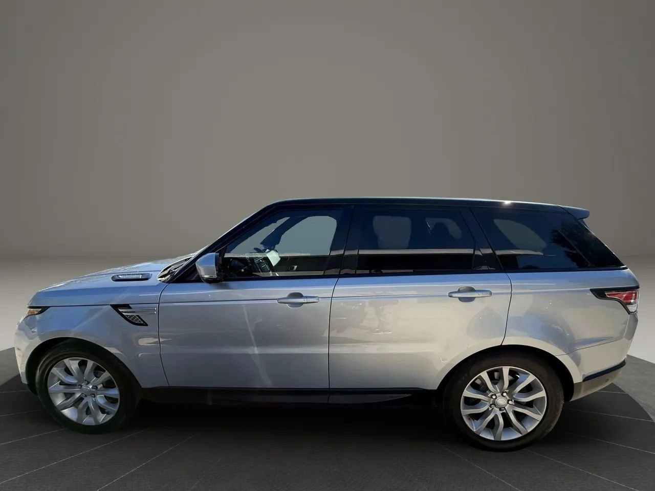 Used 2016 Land Rover Range Rover Sport HSE image 2