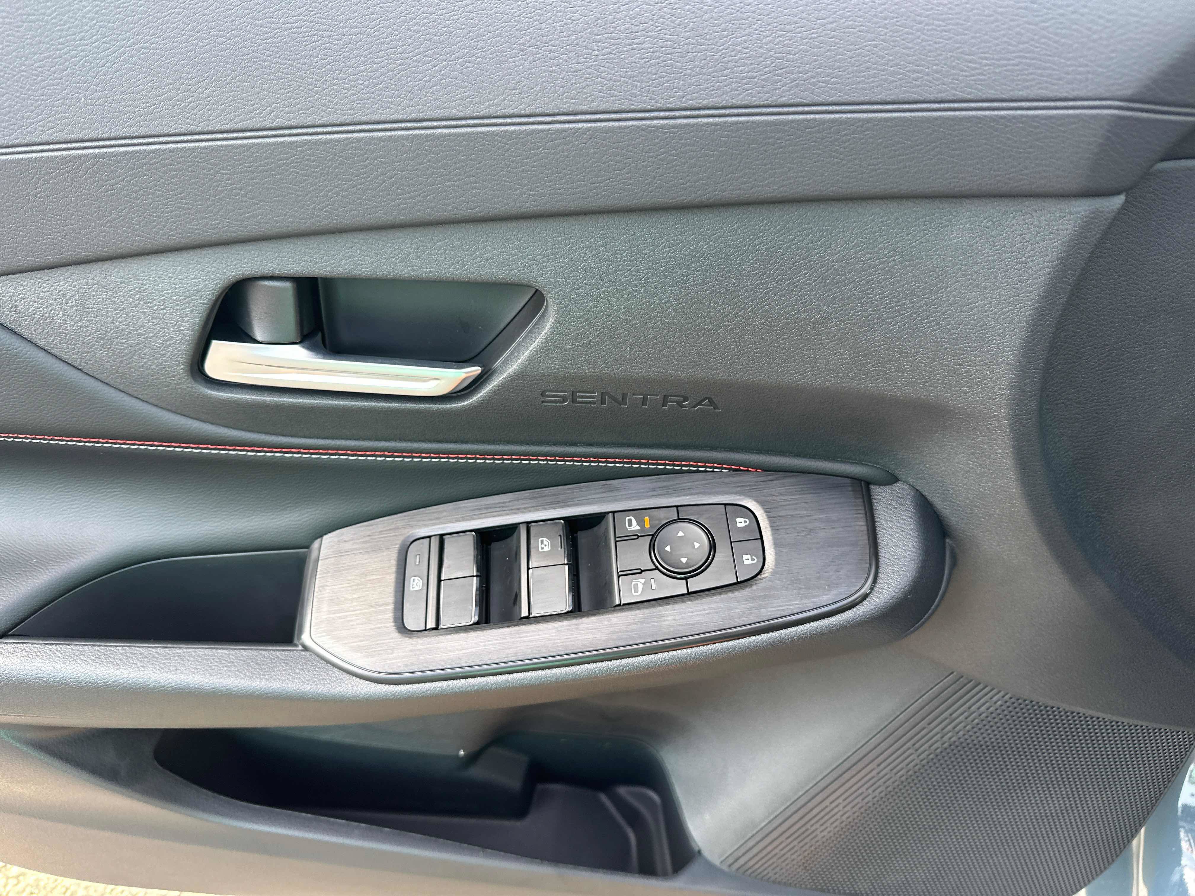 New 2027 Nissan Sentra SR w/ Floor Mat Package FWD image 18