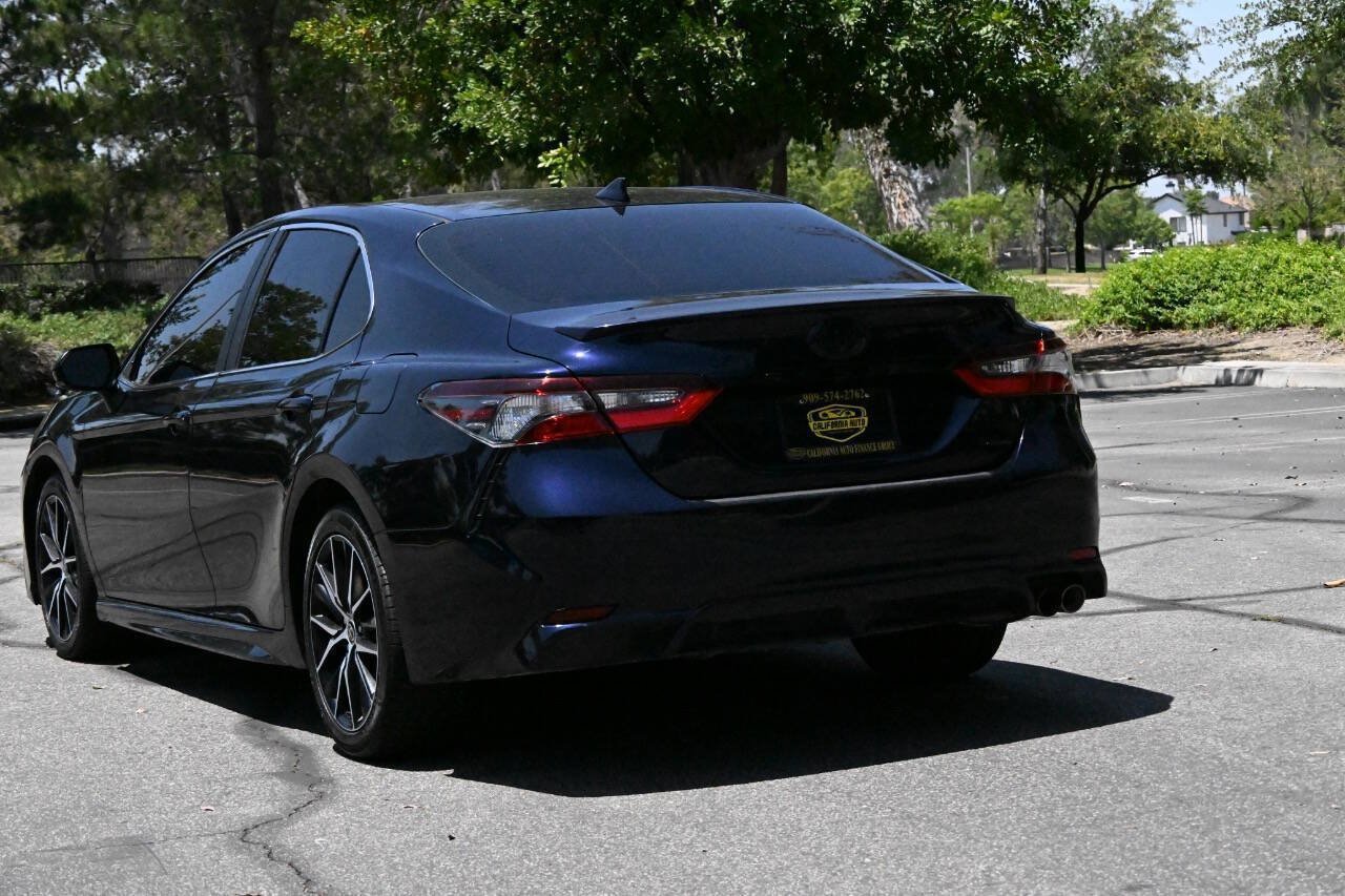 Used 2022 Toyota Camry SE w/ Carpet Mat Package (TMS) FWD image 3