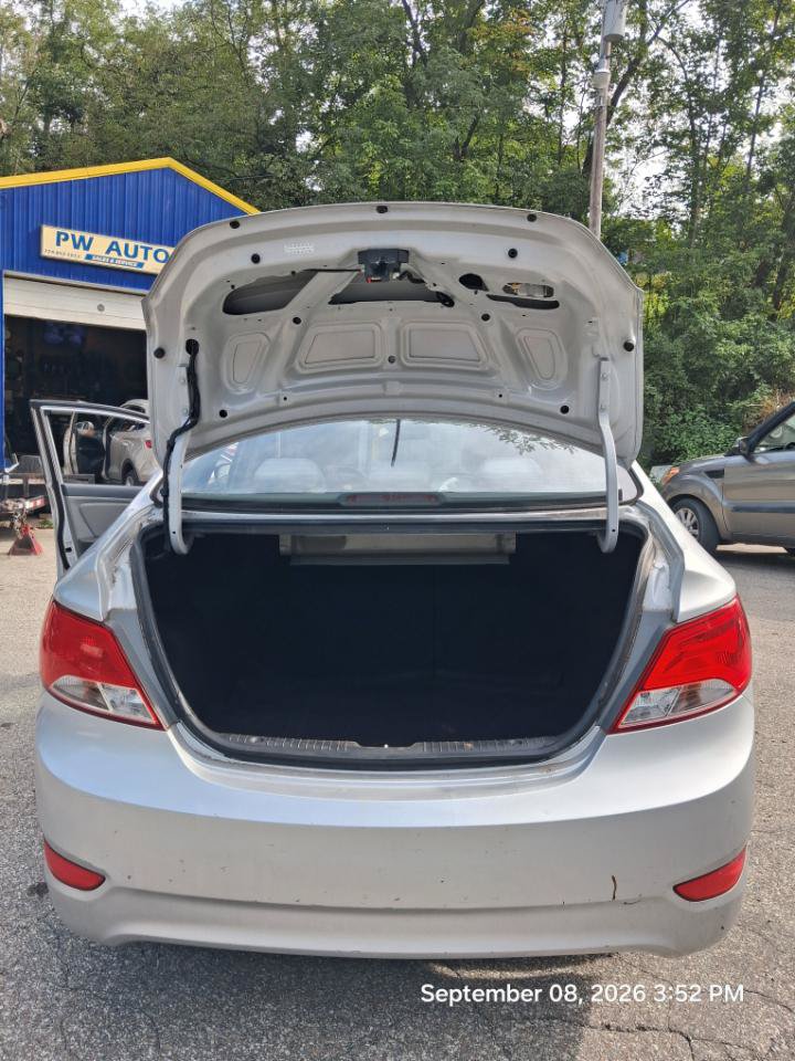 Used 2016 Hyundai Accent SE FWD image 11