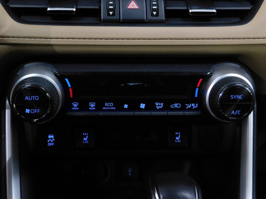 Used 2020 Toyota RAV4 Limited w/ Carpet Mat Package image 46