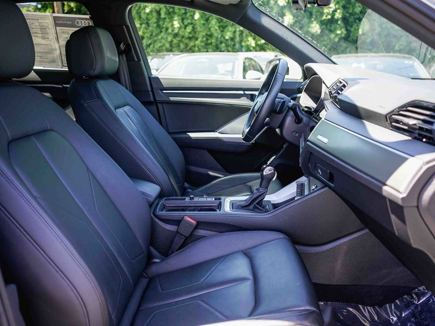 Used 2023 Audi Q3 2.0T Premium w/ Convenience Package AWD/4WD image 16