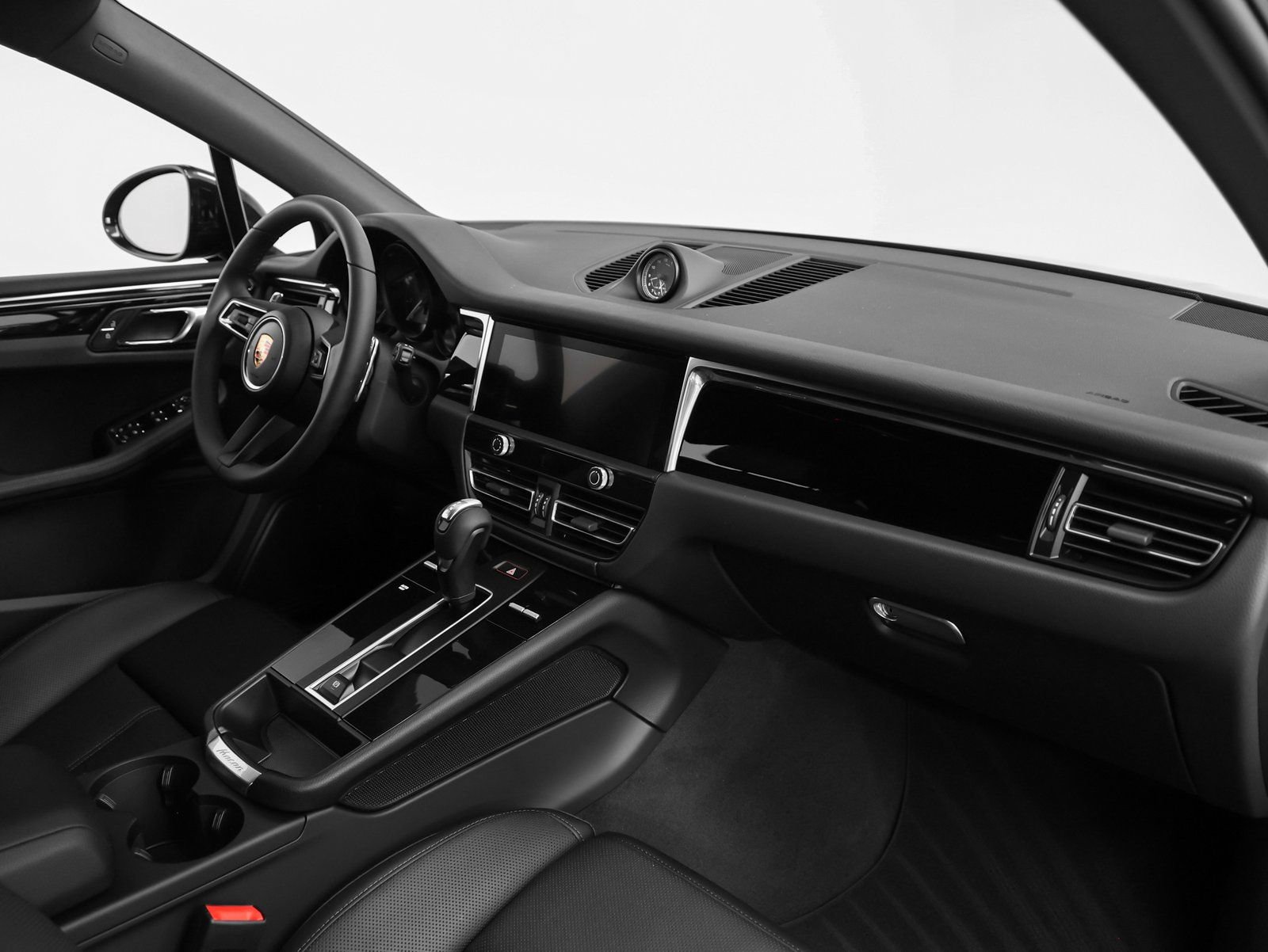 Certified 2025 Porsche Macan AWD/4WD image 20