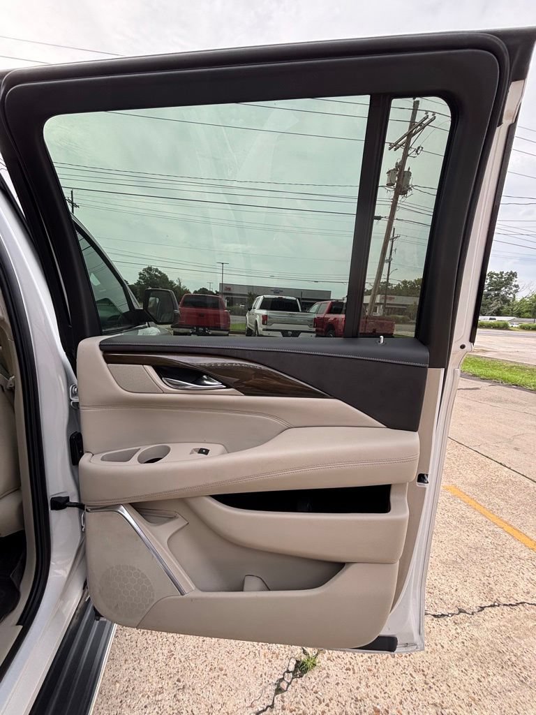 Used 2020 Cadillac Escalade ESV Premium Luxury AWD/4WD image 16