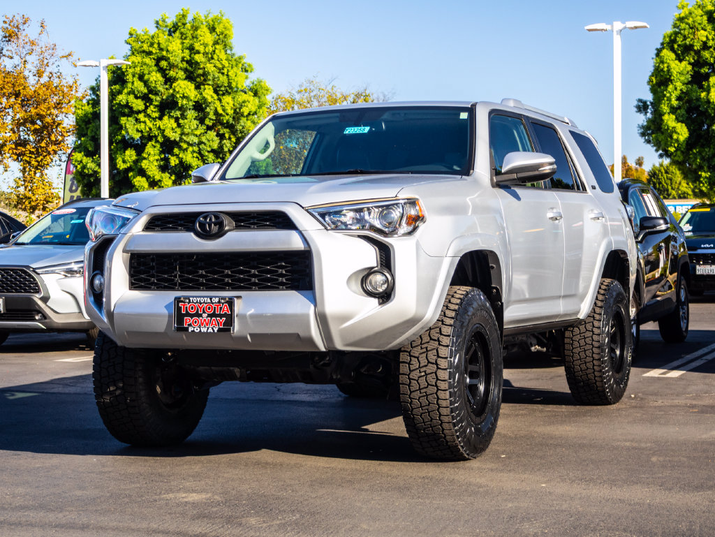 Used 2017 Toyota 4Runner SR5 Premium RWD image 3