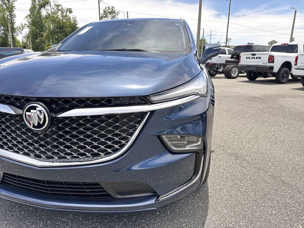 Used 2023 Buick Enclave Avenir w/ Avenir Technology Package FWD image 11