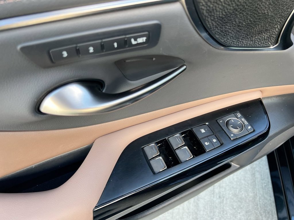 Certified 2024 Lexus ES 300h Ultra Luxury w/ Accessory Package (Z2) FWD image 11