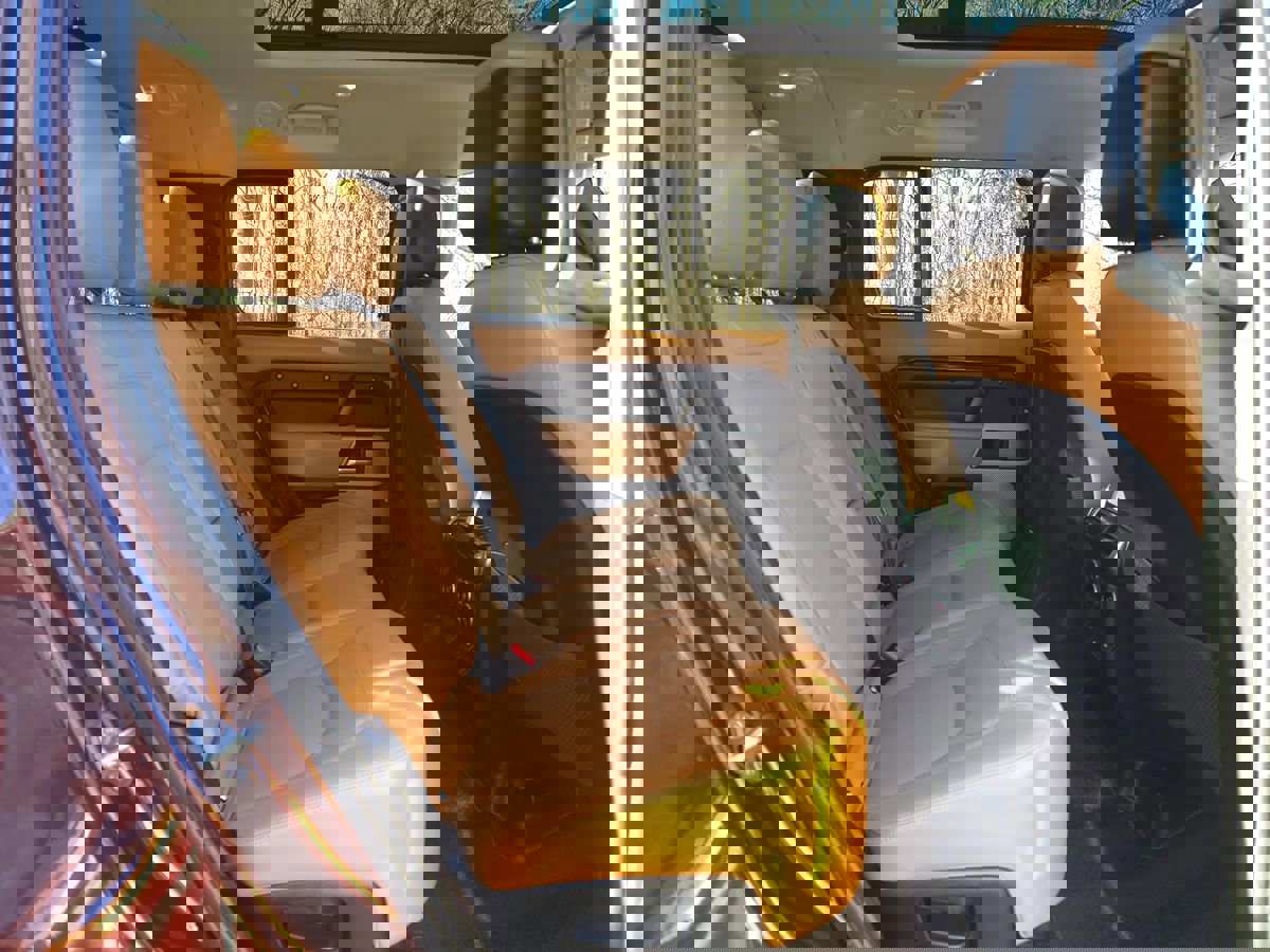 Used 2023 Land Rover Defender 130 S image 23