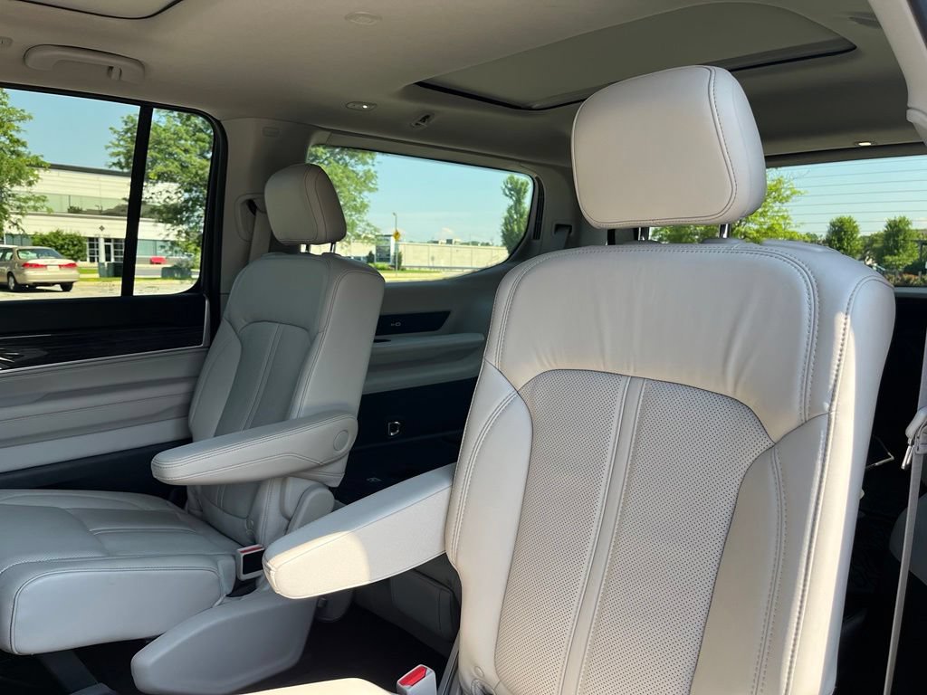 Used 2022 Jeep Wagoneer Series III w/ Premium Group I AWD/4WD image 23