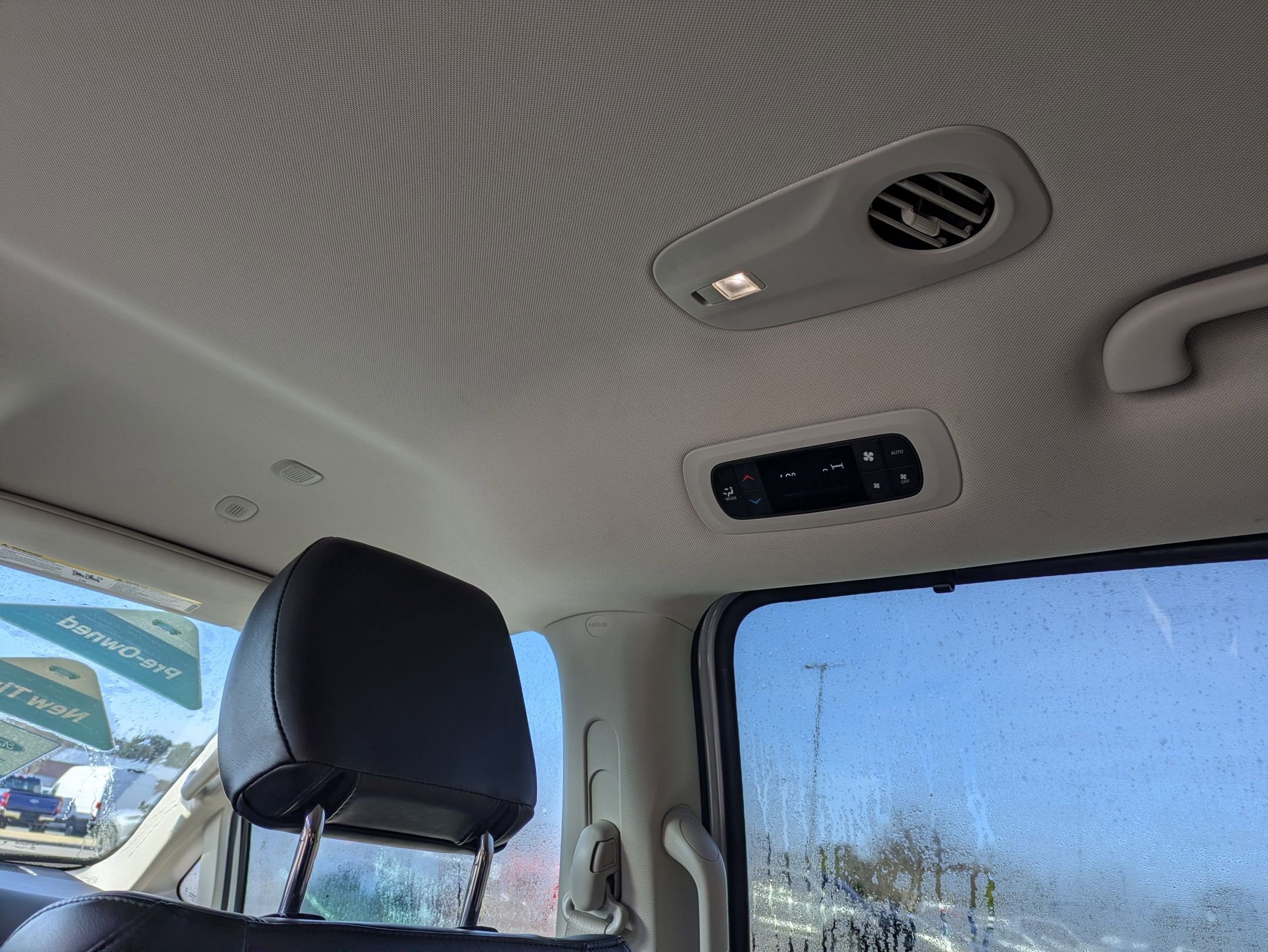 Used 2023 Chrysler Pacifica Touring-L image 28