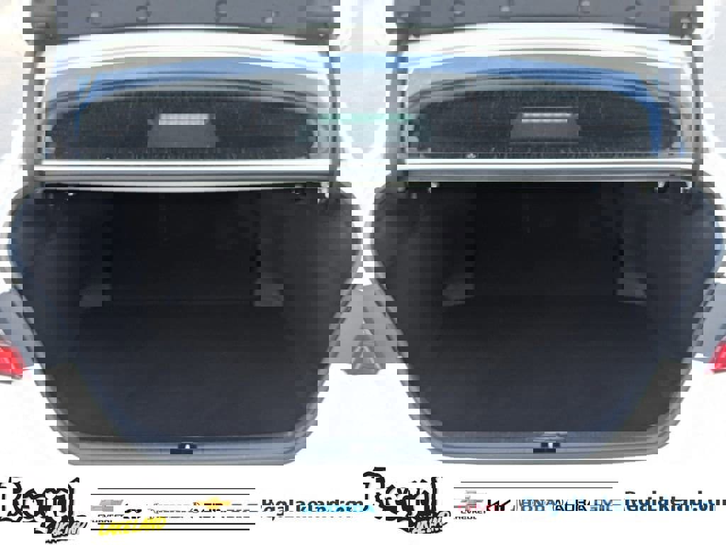 Used 2021 Toyota Camry SE image 8