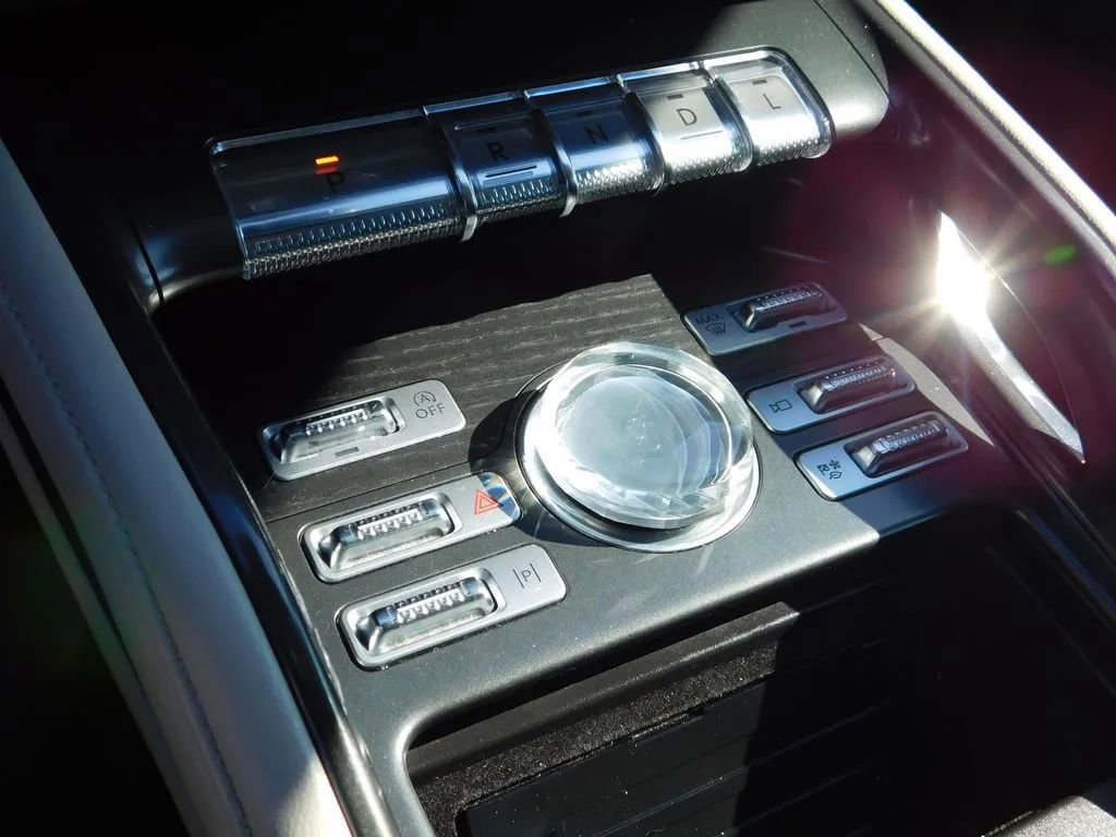 Used 2024 Lincoln Nautilus Reserve image 18