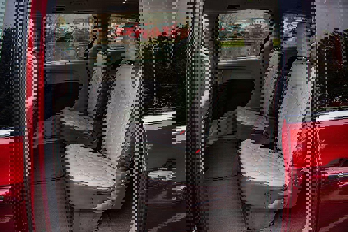 Used 2019 Chrysler Pacifica Touring-L image 15