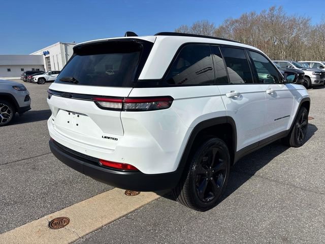 Used 2024 Jeep Grand Cherokee Limited w/ Black Appearance Package image 3