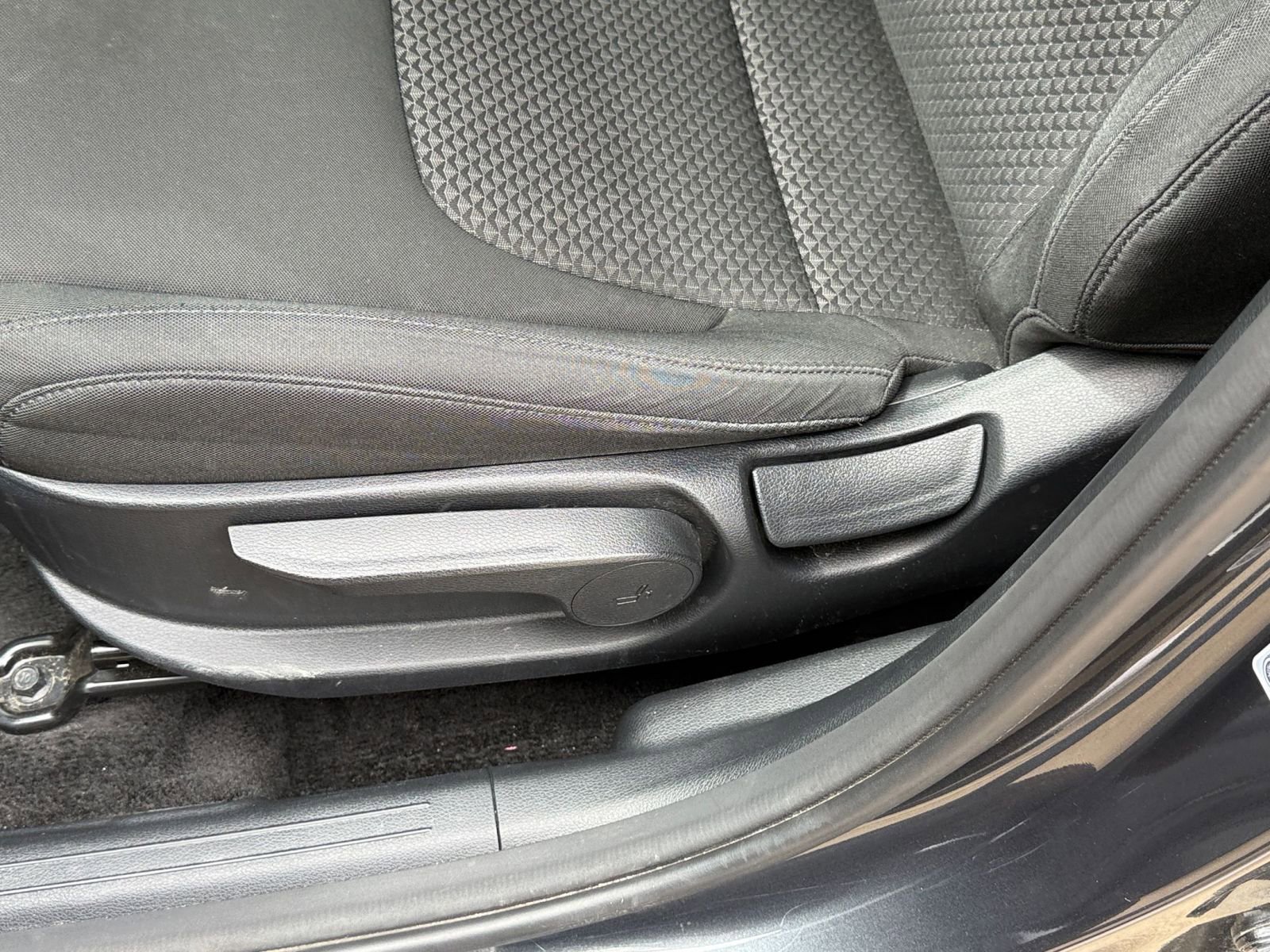 Used 2025 Kia Sportage LX image 22