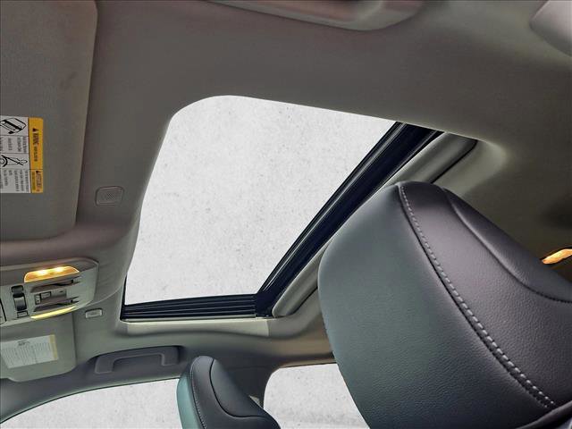 Used 2025 Toyota Highlander Limited AWD/4WD image 16