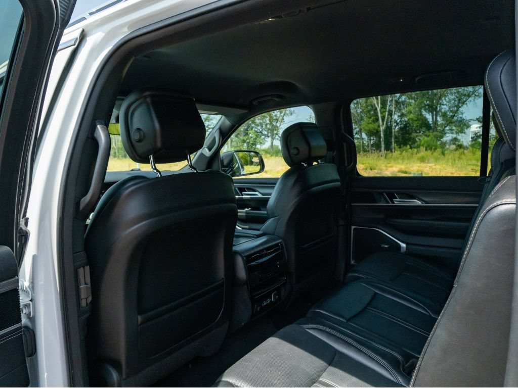 Used 2023 Jeep Wagoneer L Series II AWD/4WD image 13