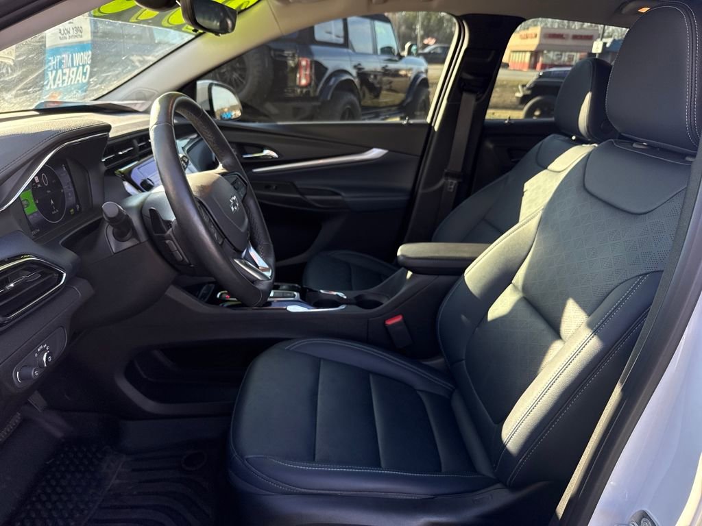 Used 2023 Chevrolet Bolt EUV Premier w/ Sun & Sound Package image 19