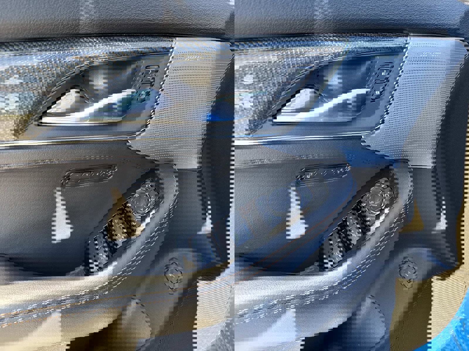 Certified 2022 Cadillac CT5 V w/ Premium Package image 20