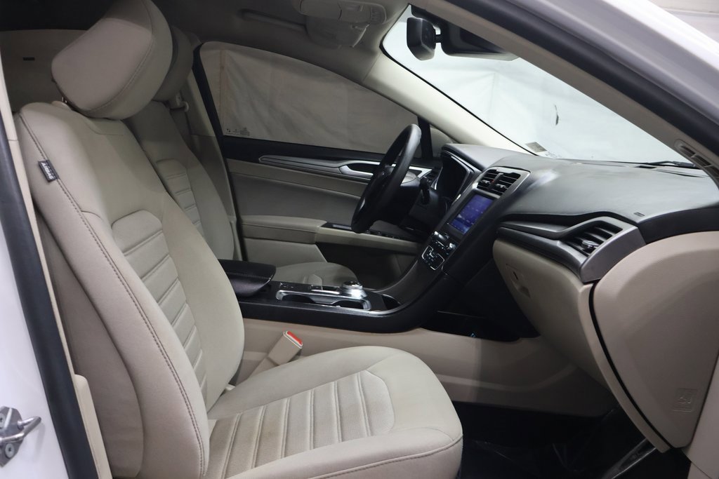 Used 2020 Ford Fusion SE image 10