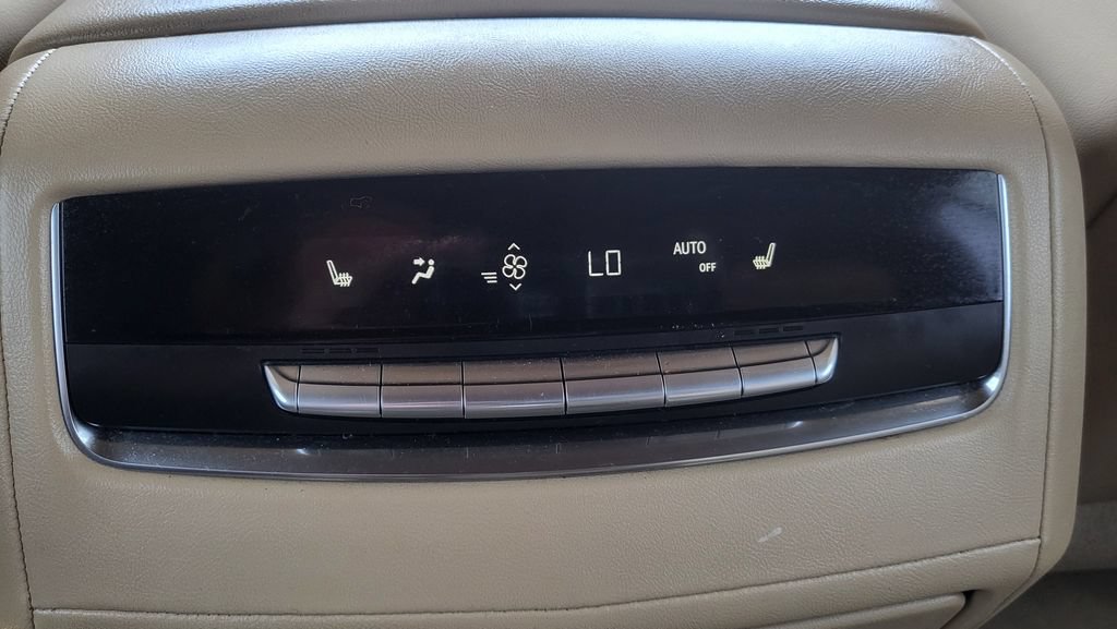 Used 2021 Cadillac Escalade Premium Luxury AWD/4WD image 31