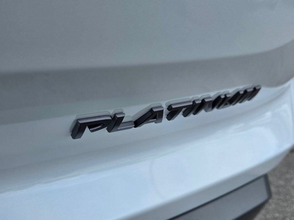 New 2026 Nissan Pathfinder Platinum FWD image 10