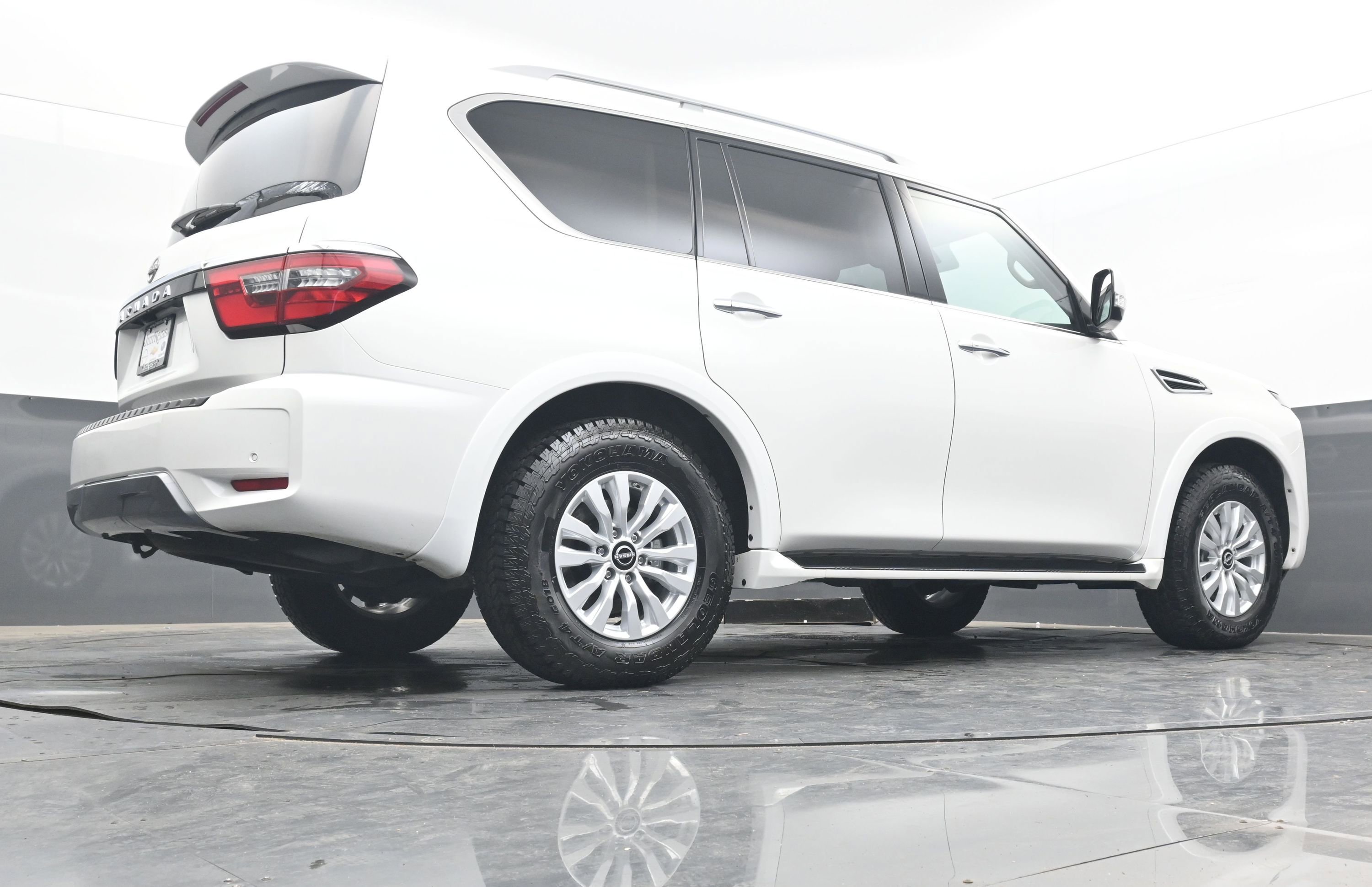Certified 2024 Nissan Armada SV image 28