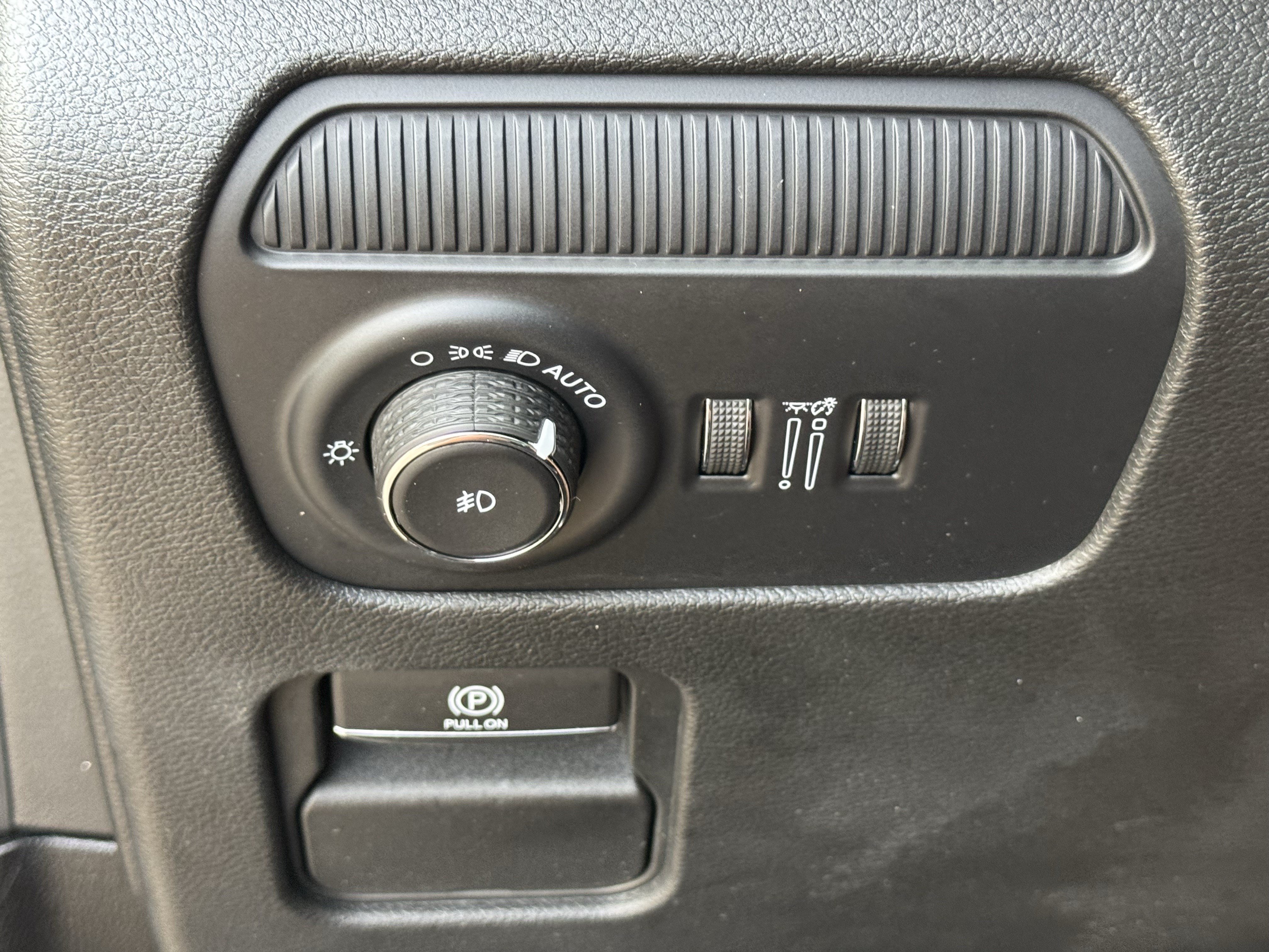 Used 2025 Jeep Wagoneer L Series II w/ 8-pass Seating Package AWD/4WD image 20