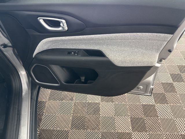 Used 2023 Jeep Compass Latitude image 22