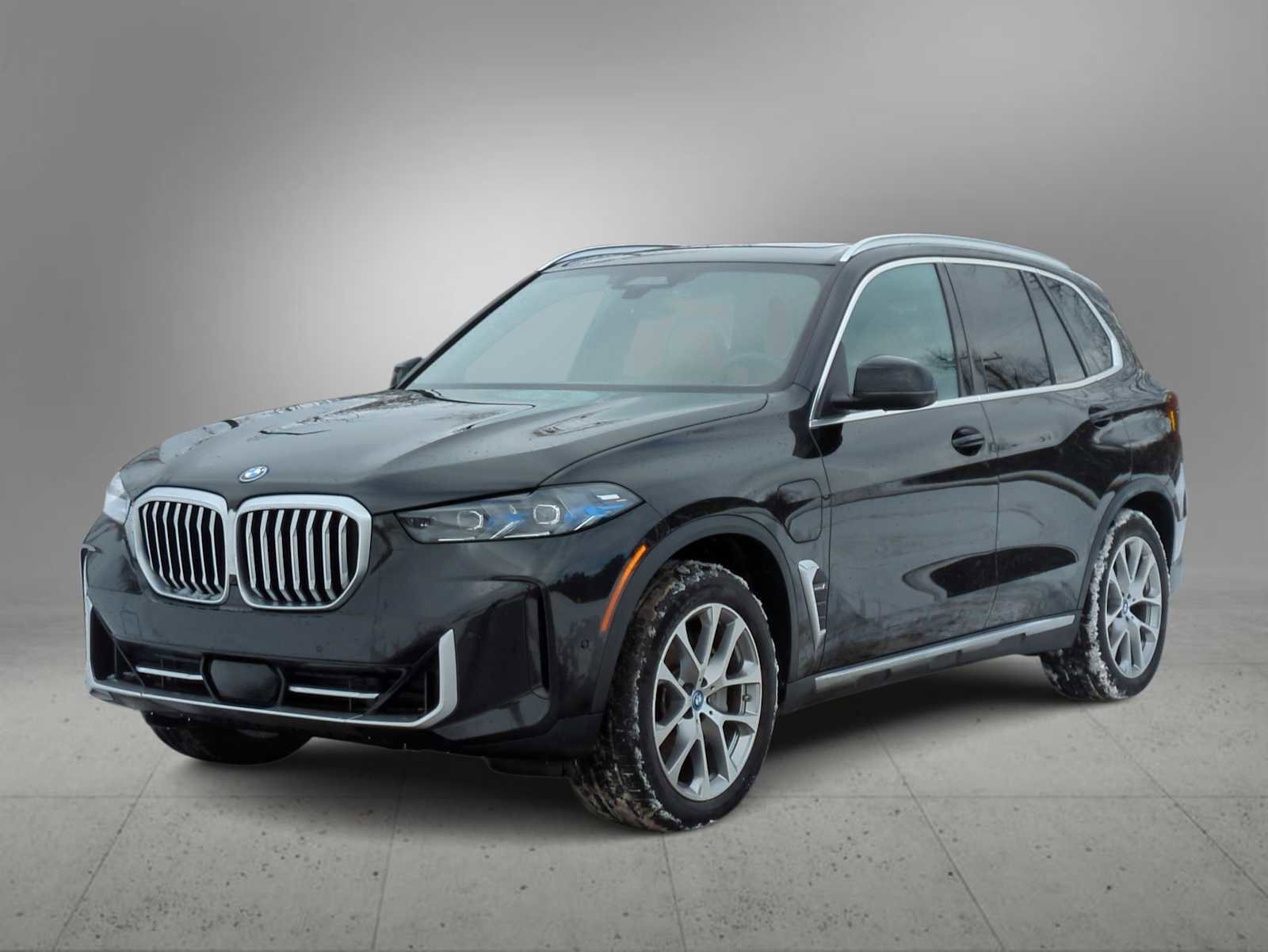 Certified 2024 BMW X5 xDrive50e w/ Premium Package image 4