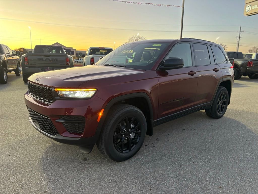 New 2025 Jeep Grand Cherokee Altitude image 2