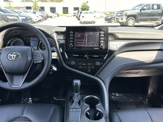 Used 2022 Toyota Camry SE FWD image 14