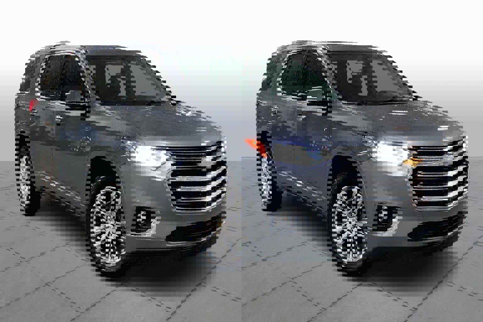 Used 2020 Chevrolet Traverse High Country image 2