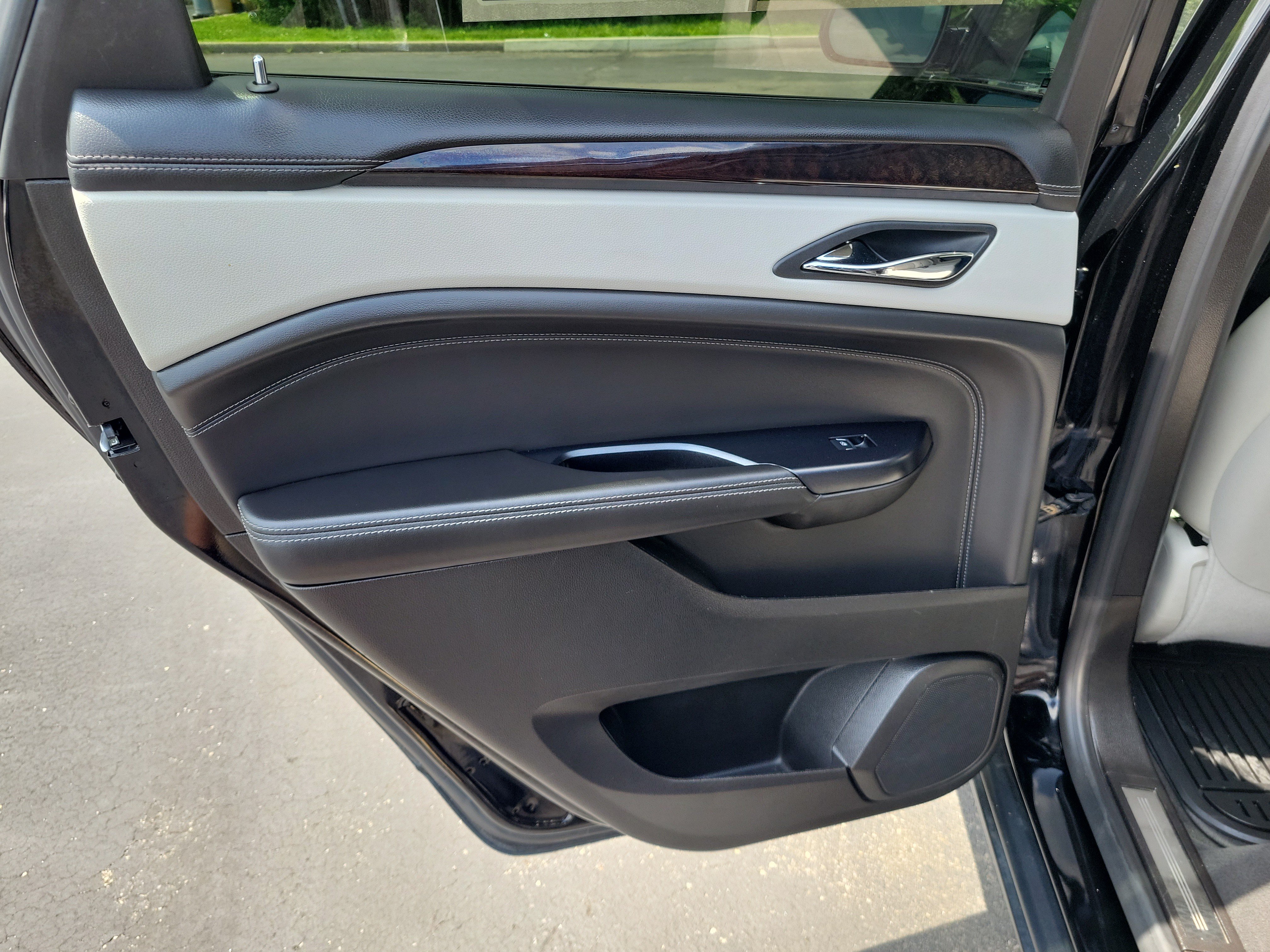 Used 2015 Cadillac SRX Performance w/ Driver Awareness Package FWD image 16
