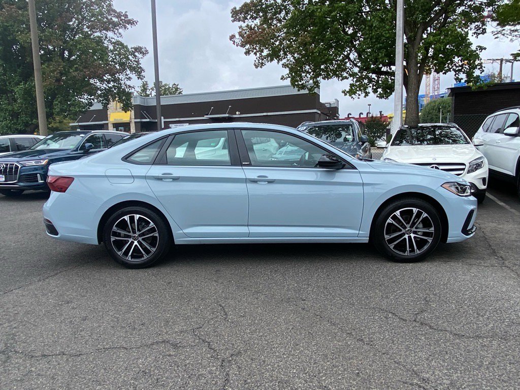 Certified 2025 Volkswagen Jetta Sport image 2