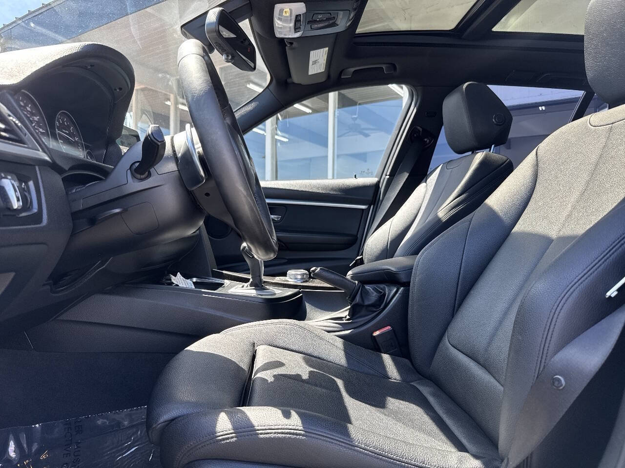 Used 2017 BMW 330i xDrive Wagon AWD/4WD image 28