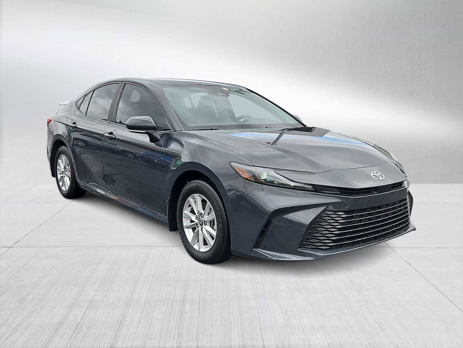 Used 2025 Toyota Camry LE image 2