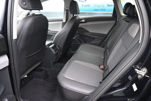 Used 2022 Volkswagen Taos SE FWD image 9