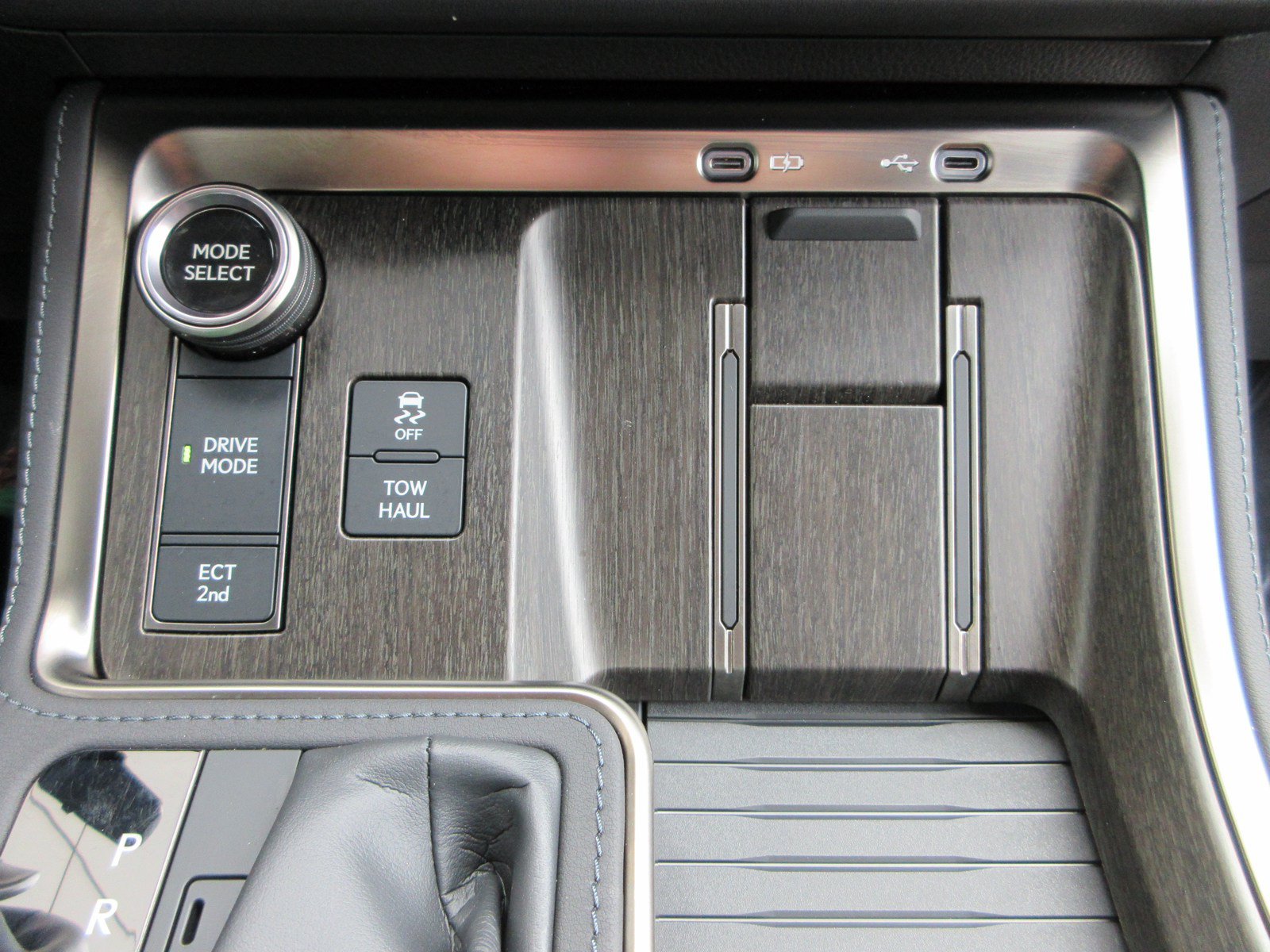 Used 2024 Lexus GX 550 w/ Accessory Package (31) AWD/4WD image 48