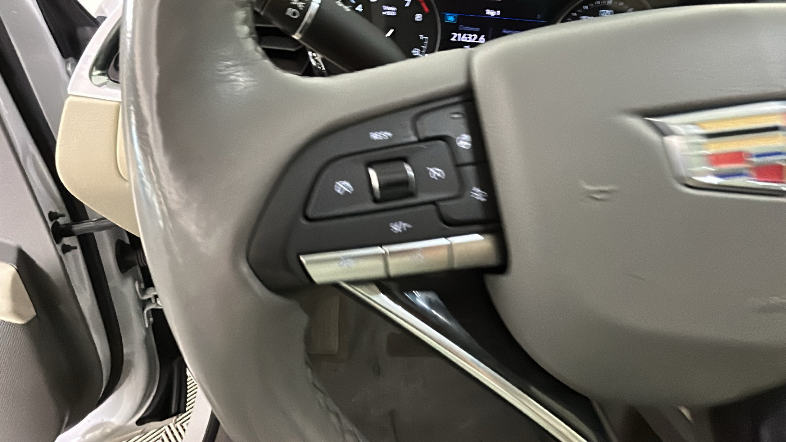 Used 2021 Cadillac XT6 Premium Luxury AWD/4WD image 20
