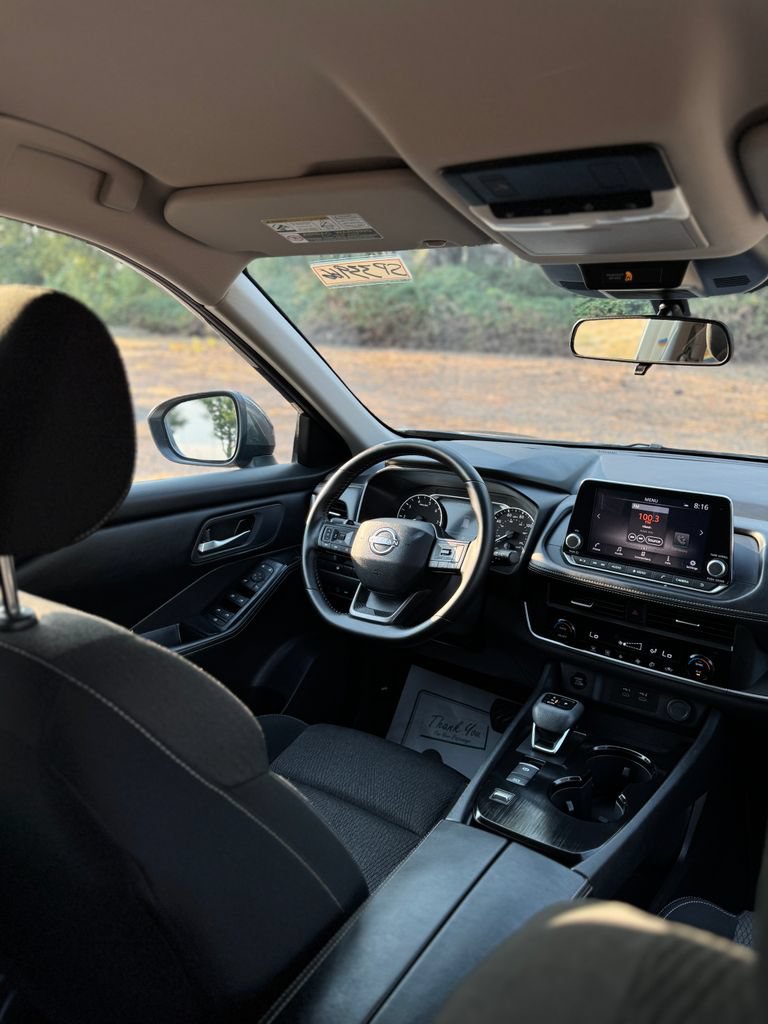 Used 2025 Nissan Rogue SV FWD image 28