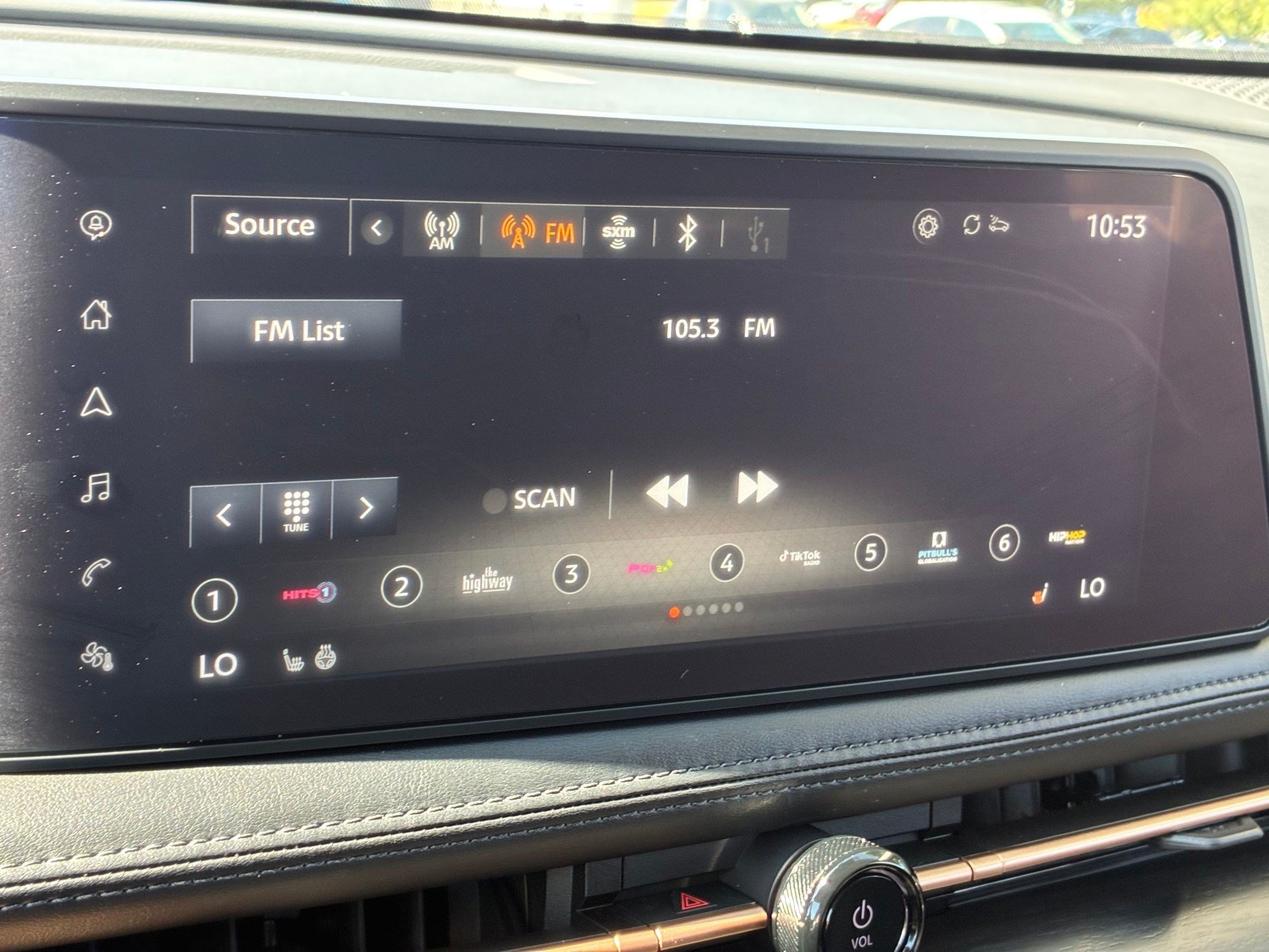 Used 2025 Nissan Ariya AWD image 23