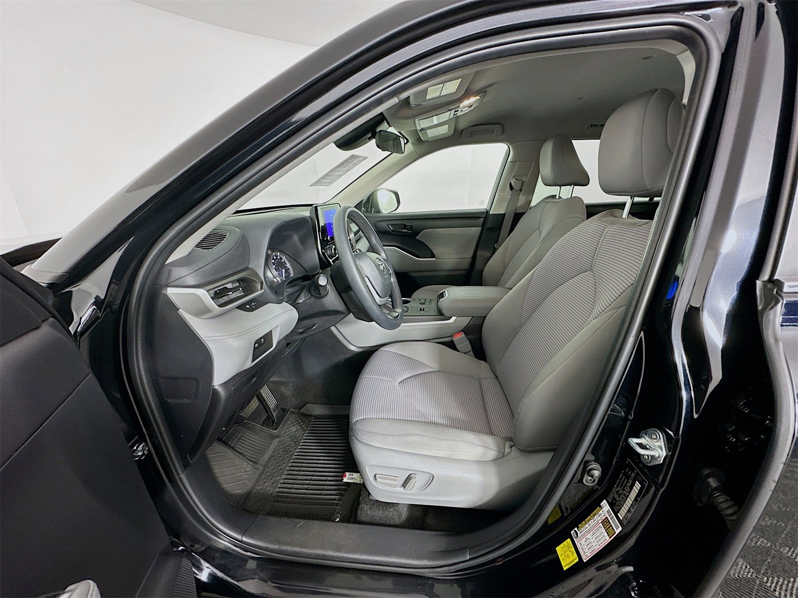 Certified 2023 Toyota Highlander L image 19