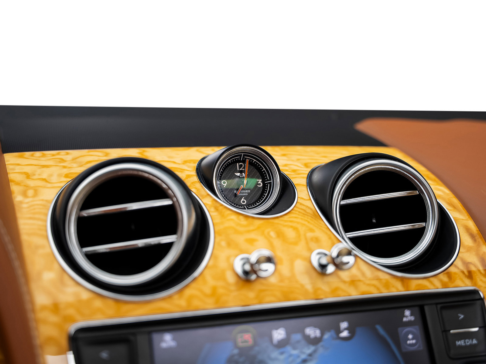 Used 2019 Bentley Bentayga AWD/4WD image 44