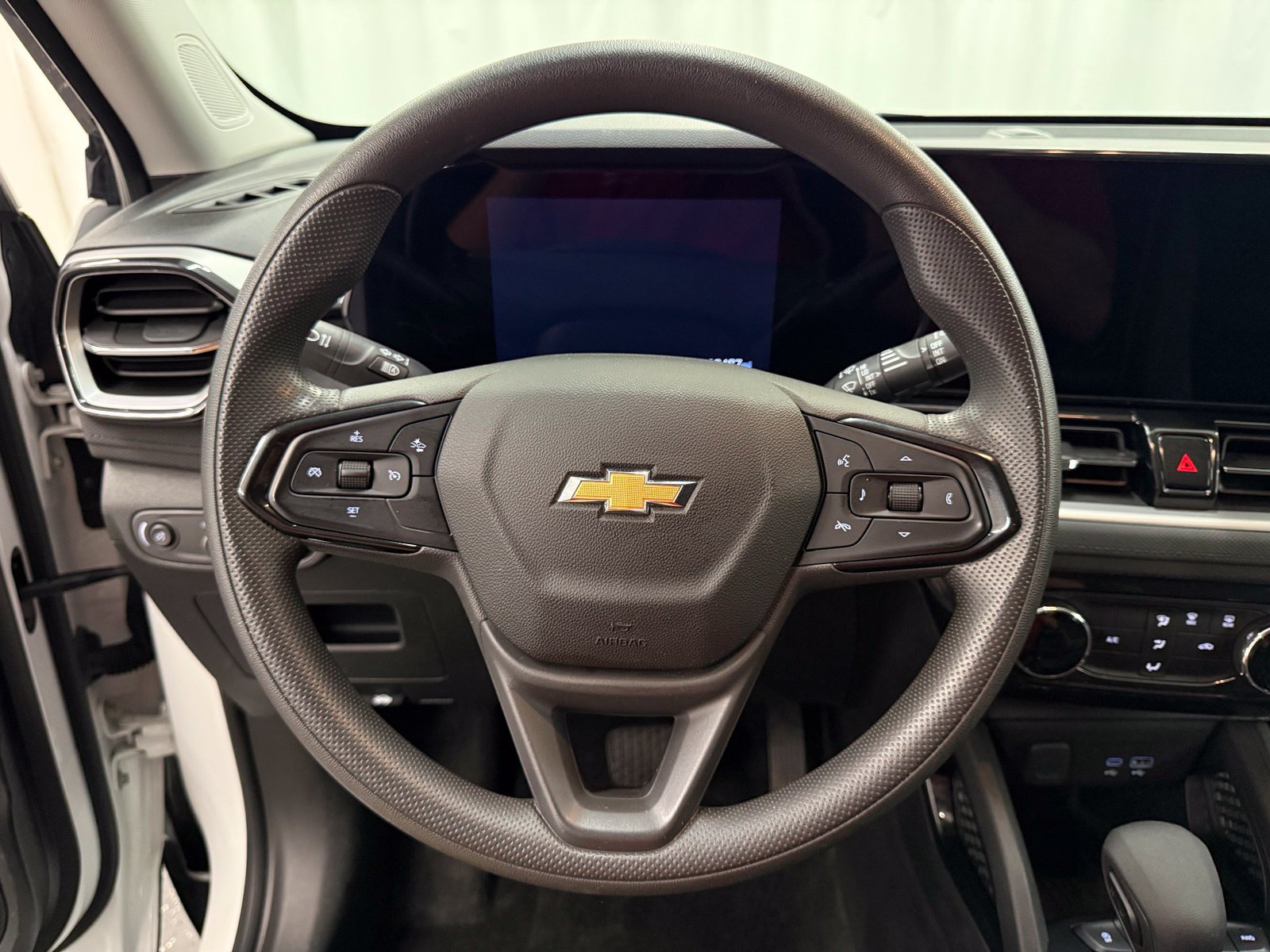 Used 2025 Chevrolet TrailBlazer LT AWD/4WD image 12