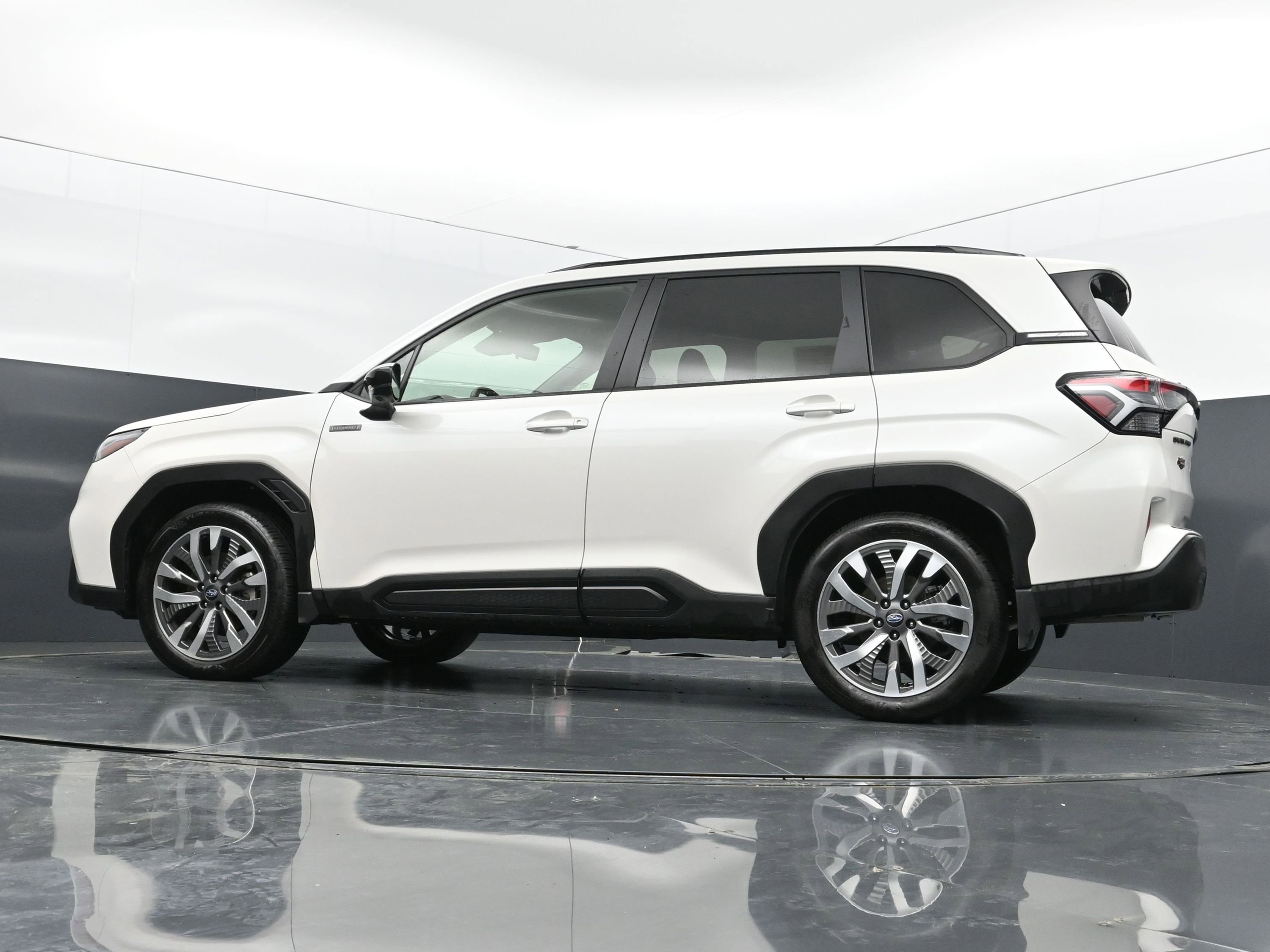 Used 2025 Subaru Forester Touring w/ Touring Package AWD/4WD image 38